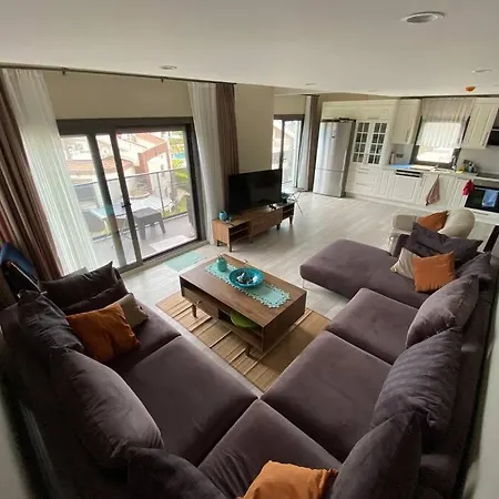 Dubleks Havuzlu Sifir Daire Apartment Cesme