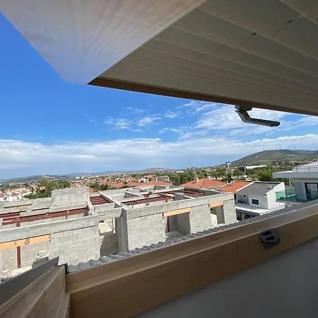 Dubleks Havuzlu Sifir Daire Cesme